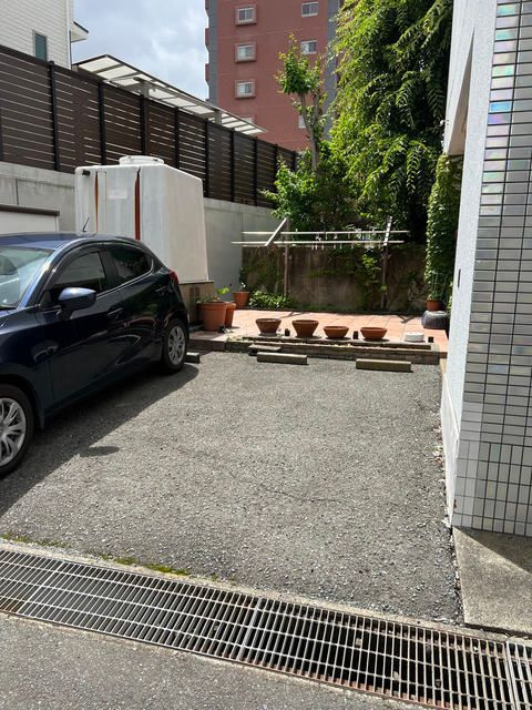 メゾンフジヨシの駐車場