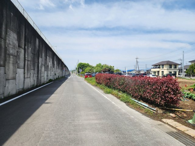 高崎市萩原町売土地の前面道路含む現地写真