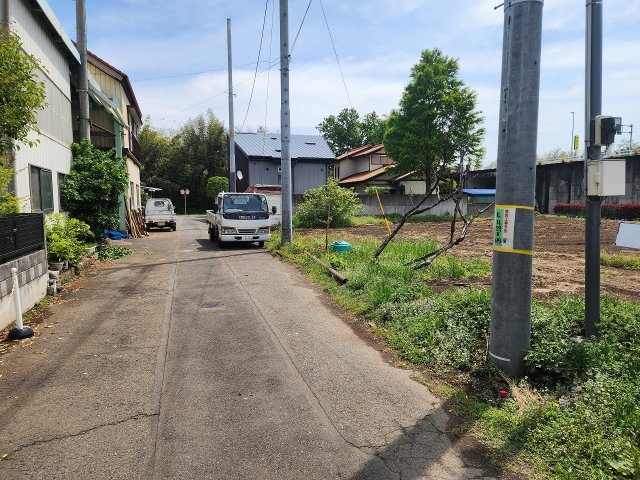 高崎市萩原町売土地の前面道路含む現地写真