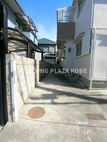 板宿町３丁目貸家の駐車場