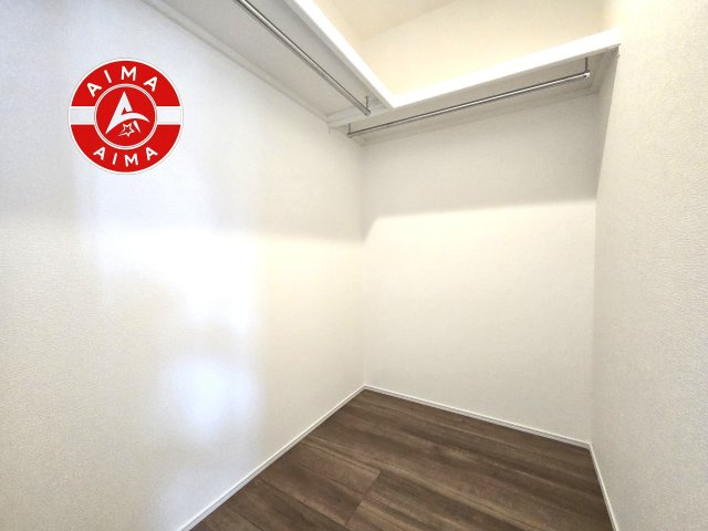 大野城市乙金東3丁目第1-3棟（1号棟）の収納|洋服や大きな荷物が多い方や人数の多いご家族などは、一般的なクローゼットよりもウォークインクローゼットのほうが使い勝手が良いです。
