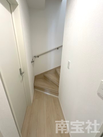 【内装】 | 階段前ホール