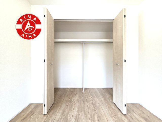 大野城市乙金東3丁目第1-3棟（2号棟）の収納|洋服や大きな荷物が多い方や人数の多いご家族などは、一般的なクローゼットよりもウォークインクローゼットのほうが使い勝手が良いです。