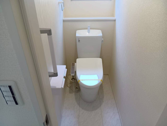 【トイレ】 | 清水町徳倉3期 新築建売分譲住宅 建物＋土地 TW06166 | 清水町徳倉　2号棟　１Fトイレ　※令和8年7月9日撮影写真