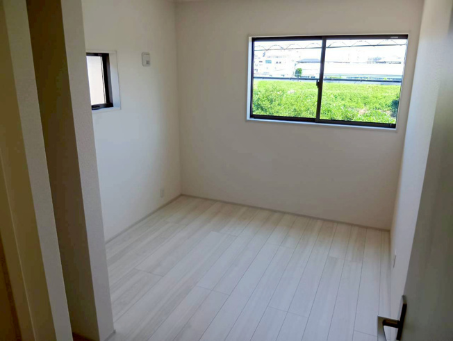 【洋室】 | 清水町徳倉3期 新築建売分譲住宅 建物＋土地 TW06166 | 清水町徳倉　2号棟　２F洋室6.7帖北西　※令和8年7月9日撮影写真