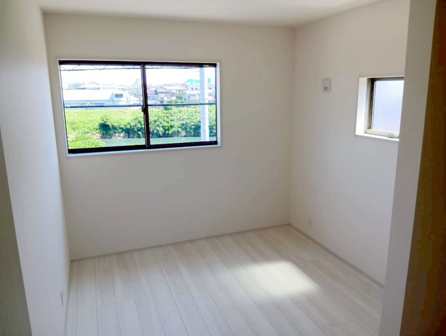 【洋室】 | 清水町徳倉3期 新築建売分譲住宅 建物＋土地 TW06166 | 清水町徳倉　2号棟　２F洋室6.7帖北東　※令和8年7月9日撮影写真