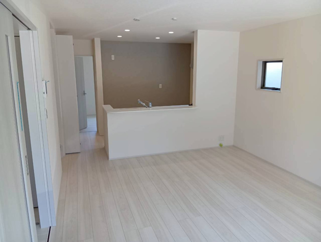 【居間・リビング】 | 清水町徳倉3期 新築建売分譲住宅 建物＋土地 TW06166 | 清水町徳倉　2号棟　リビング　※令和8年7月9日撮影写真