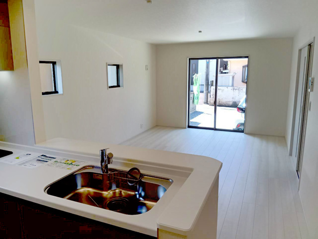 【居間・リビング】 | 清水町徳倉3期 新築建売分譲住宅 建物＋土地 TW06166 | 清水町徳倉　2号棟　リビング　※令和8年7月9日撮影写真