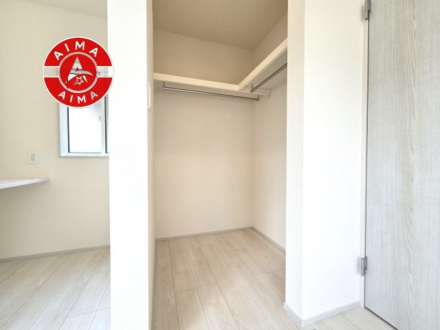 大野城市乙金東3丁目第1-3棟（3号棟）の収納|洋服や大きな荷物が多い方や人数の多いご家族などは、一般的なクローゼットよりもウォークインクローゼットのほうが使い勝手が良いです。