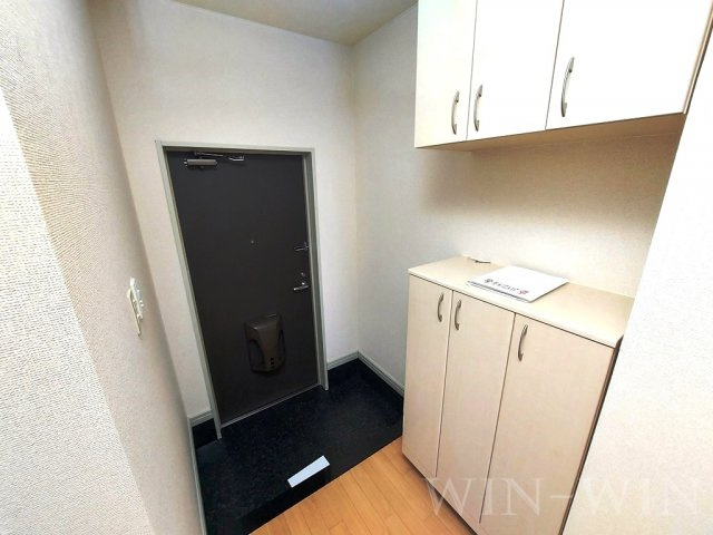 エルヴェ南小向 Aの玄関