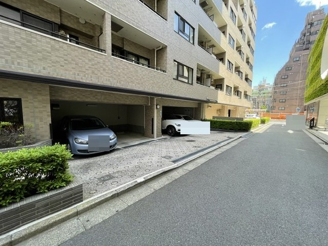 ライオンズマンション麻布十番南の駐車場