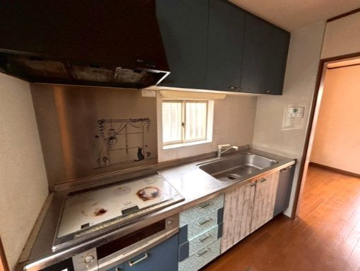あきる野市草花　4LDK中古戸建♪のキッチン|お料理に集中しやすく、来客時も手元が見えにくいため安心してお使いいただけます☆