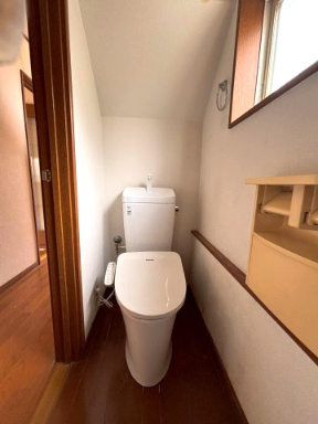 あきる野市草花　4LDK中古戸建♪のトイレ|清潔感のあるトイレ空間で、毎日快適にお使いいただけます♪