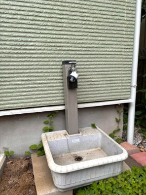 あきる野市草花　4LDK中古戸建♪|便利な外水栓付きで、屋外での作業も快適に行っていただけます♪
お庭の水やりや掃除、洗車など幅広くご活用いただける嬉しい設備です☆
