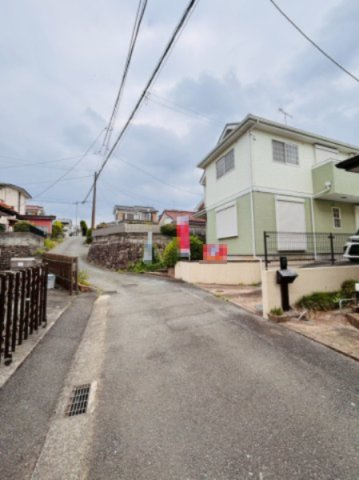 あきる野市草花　4LDK中古戸建♪の前面道路含む現地写真