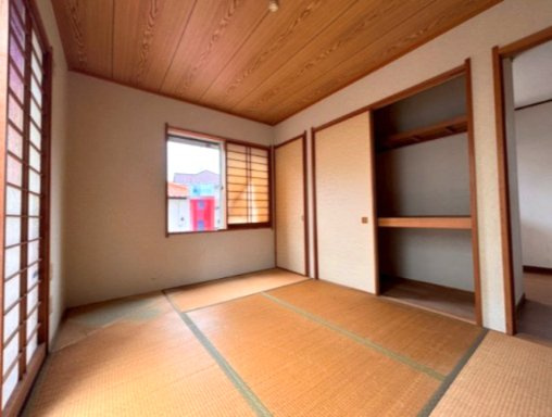 あきる野市草花　4LDK中古戸建♪の和室|落ち着きのある和室は、くつろぎ空間としておすすめです♪