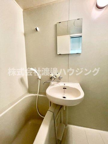 ヴィラージュみのお A棟の洗面所