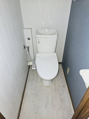 名谷25団地102号棟のトイレ|■温水洗浄便座トイレ