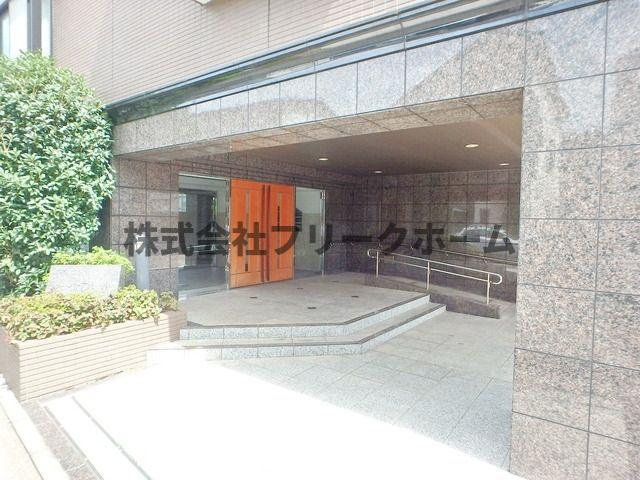 小金井市東町３丁目の賃貸マンションのエントランス