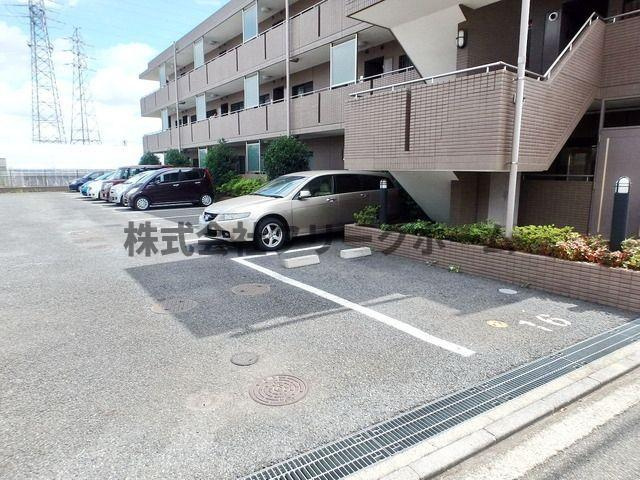 小金井市東町３丁目の賃貸マンションの駐車場