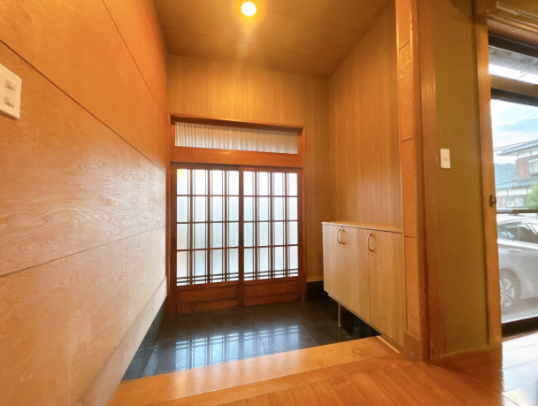 八代市　豊原上町（八代駅）2階建　7DKの玄関
