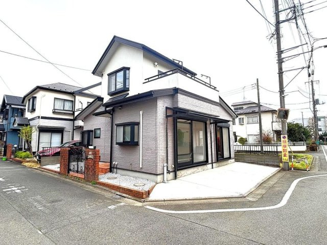 府中市紅葉丘１丁目の中古一戸建の前面道路含む現地写真