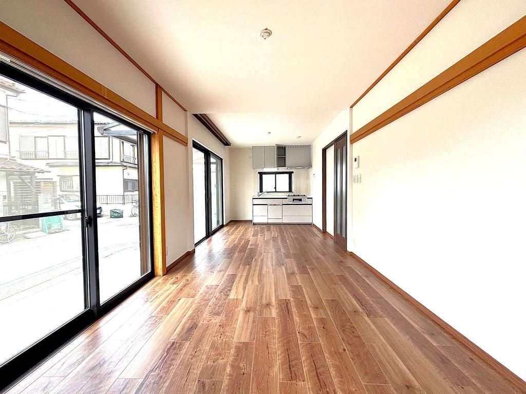 府中市紅葉丘１丁目の中古一戸建の居間・リビング