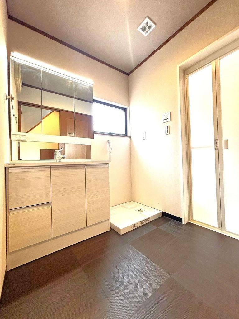 府中市紅葉丘１丁目の中古一戸建の独立洗面台