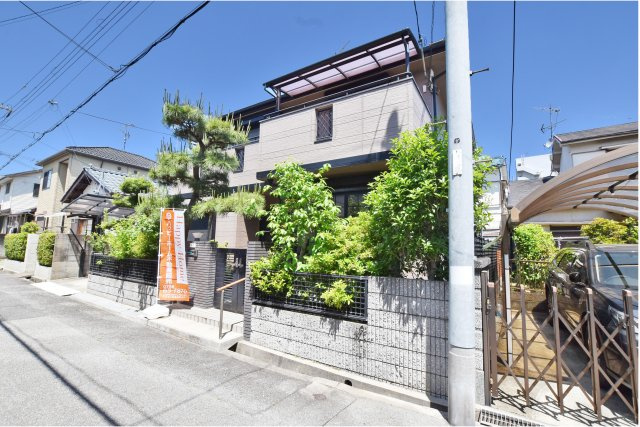 宝塚市南ひばりガ丘1丁目中古戸建｜4SLDK＋駐車1台可の外観|敷地面積60坪、建物延べ床面積45坪の物件です。