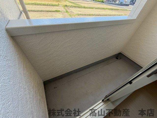 遠賀郡岡垣町大字吉木のアパートのバルコニー