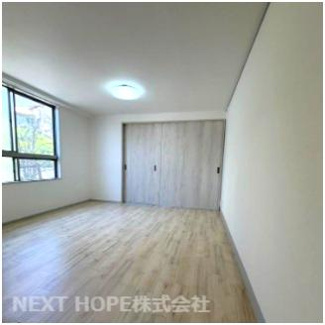 【洋室】 | 武庫之荘コーポラス | 洋室約5.5帖です♪建具をオープンにしていただくと約16.5帖のワンルームとしても使用可能です！！