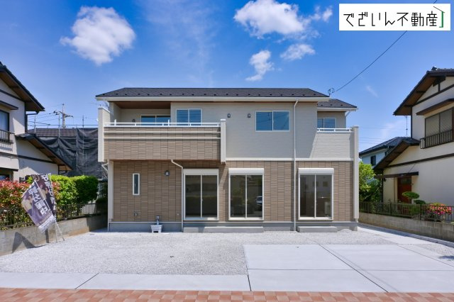 【外観】 | blooming garden深谷市上柴町東5丁目　新築住宅 | 安心して暮らせる利便性と、子どもを安心して育てられる穏やかな住環境が魅力です。
現地(2026年5月撮影)
