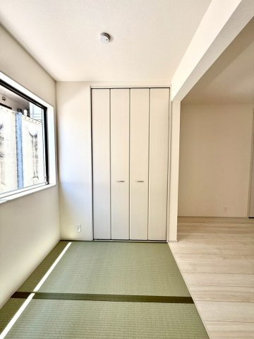 リーブルガーデンうるま市前原・３号棟の和室|工夫を凝らして使い方色々のタタミコーナー３帖／押し入れ収納付き