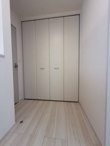 リーブルガーデンうるま市前原・３号棟の収納|２階廊下側には、大容量のクローゼット収納を設置