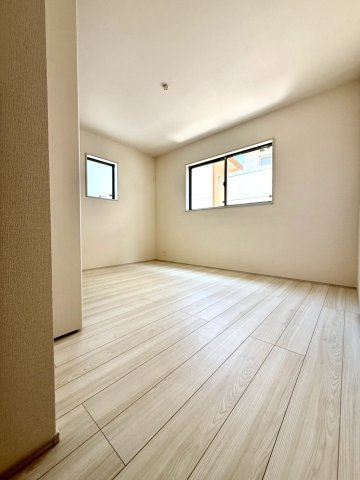 リーブルガーデンうるま市前原・３号棟の洋室|二面採光の２階洋室6.8帖