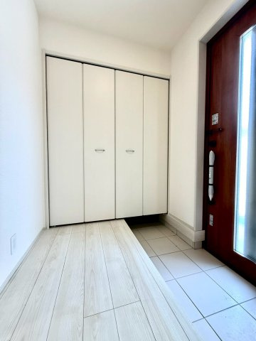 リーブルガーデンうるま市前原・３号棟のその他|可動式棚で靴の量や高さに合わせて自由に調整可能で見た目もスッキリ◎