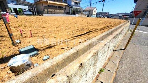 深谷市秋元町　売地　建築条件なし（土地広々８８坪超）の前面道路含む現地写真
