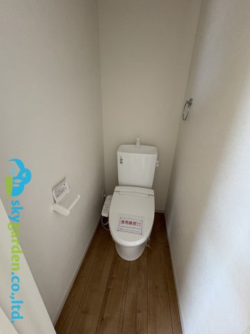高座郡寒川町岡田２期　新築戸建　全１棟のトイレ|清潔感のあるトイレです