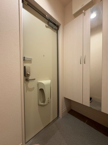テェルツォラナの玄関