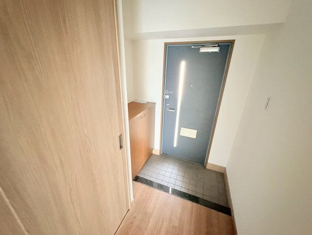 フォルザ住吉N棟の玄関