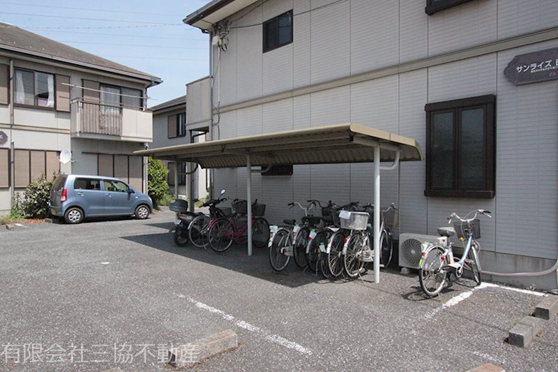 サンライズBの外観|駐輪場付き