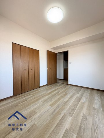 ロワールマンション古賀の洋室