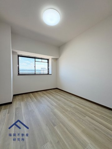 ロワールマンション古賀の洋室