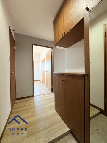 ロワールマンション古賀の玄関