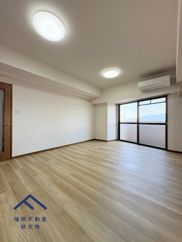 ロワールマンション古賀の洋室