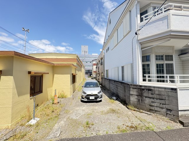 売土地　沼津市高沢町の外観|現在は駐車場として賃貸中。収益物件用地としてはもちろん、住宅用地としてもご検討いただけます。