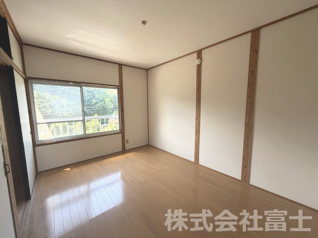 嘉村アパートの洋室