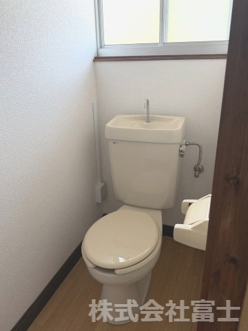 嘉村アパートのトイレ