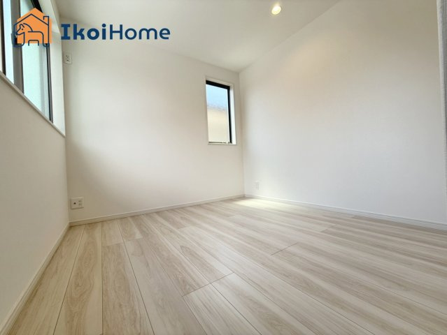 明石市大久保町谷八木　新築戸建の子供部屋|◆同社施工例◆注意。カーテン・カーテンレールは付いておりません。弊社にご相談ください。
