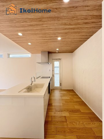 明石市大久保町谷八木　新築戸建の内装|【ホームページに現地動画掲載中】●年中無休：当日予約可●お子様と並んで料理をしてもゆとりのキッチン